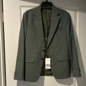 NWT Zara Olive Green Suit men’s Jacket;
tailored w/2 buttons; lined w/same color